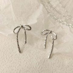 ［春デートにピッタリ］リボンピアス 小ぶり シルバー 上品 ジュエリー デート ディナー 蝶々 ピアス結婚式 入学式 卒業式 お呼ばれ お呼ばれコーデ お祝い 上品 agete 4℃ ete lesbonbon
