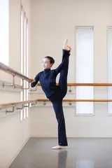 レオタード生地のバレエジャージ　トップスとパンツのセットアップ　バレエ講師監修　納期１～２カ月