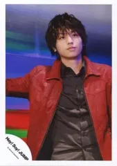 【中古】生写真(ジャニーズ) Hey! Say! JUMP/伊野尾慧/上半身・衣装黒・赤・右手伸ばし/公式生写真