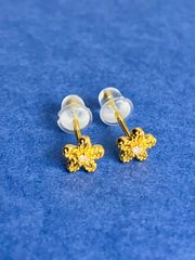 ☆新品未使用☆ 人気小さめ花型ピアス ゴールド