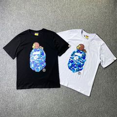 【A BATHING APE 】 2色選択可能  アベイシングエイプ 迷彩Ｔシャツ  男女兼用 カジュアル ストリート プリント 春夏 おしゃれ 半袖 黒白 ブラック ホワイト ZXC145