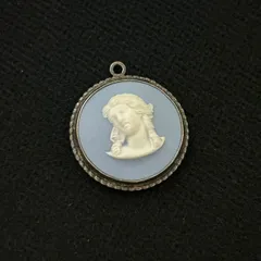 Wedgwood ウェッジウッド ジャスパーウェア ペンダントトップ 女性横顔 カメオ 1021006 Wedgwood Jasperware Pendant Lady Cameo Light Blue Silver Frame Made in England