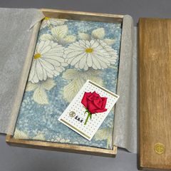 【風呂敷】ちりめん・化繊・水色の地に白菊・高島屋・未使用品・66✖️69cm