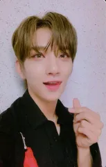 【中古】コレクションカード(男性) SEVENTEEN/JOSHUA(ジョシュア)/衣装黒・左手指ハート・裏面黒/CD「3RD Album ： An Ode(Real ver.)封入特典フォトカード