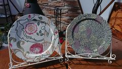 ウイリアム・モリスの飾り皿　マリーイザベルとヴァイン。