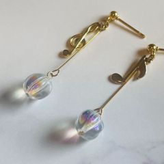 チェコガラス　ボール　ト音記号と音符　ピアス　イヤリング　クリア　レインボー