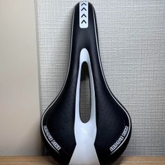 [新品未使用品] クロスバイク等の交換サドルにオススメ！　ホワイト