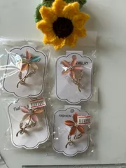 ブローチ　花　はな　一個のお値段