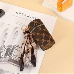 【リップポーチ / バッグチャーム】円柱ポーチ 筒形 リップケース おしゃれ かわいい 小物入れ ブラウン キーホルダー