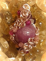 高品質　綺麗な赤色のルビー(10mm) ワイヤーアート・ペンダント