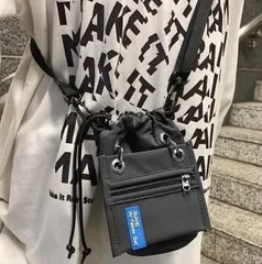 ポケット デザイン グレー ショルダーバッグ メンズ レディース ユニセックス 韓国ファッション ストリート カジュアル 軽量 多機能 小さめ おしゃれ シンプル 斜め掛け 通勤 通学 旅行 フェス アウトドア 収納 黒 灰色 バッグ 人気 かっこいい