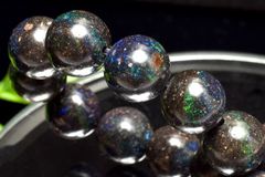 【１点物】遊色効果◇宇宙のよう ブラックマトリックスオパール　10mm　ブレスレット  _MA737
