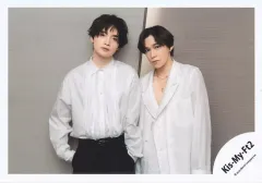 【中古】生写真(STARTO) Kis-My-Ft2/千賀健永・玉森裕太/横型・膝上/「Kis-My-Ft2 Dome Tour 2024 Synopsis」グッズオフショット/公式生写真