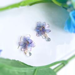 水彩の紫陽花 ピアス/イヤリング ディップアート アメリカンフラワー ワイヤー レジン 紫 水彩カラー ブライダル ウェディング 結婚式 梅雨 透明感 可愛い
