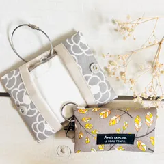 キーホルダーみたいなポケットティッシュケース　リーフ柄とカメリア柄　花粉症　プレゼント　お子様や男性にもオススメ