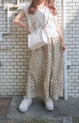 Black Flower Long Flare Skirt (beige)のサムネイル
