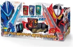 【中古】おもちゃ 変身ベルト DX聖剣ソードライバー 仮面ライダーセイバー ＆仮面ライダーブレイズ 完全なりきりセット 「仮面ライダーセイバー/聖刃」 トイザらス限定