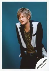 【中古】生写真(ジャニーズ) Hey! Say! JUMP/岡本圭人/膝上・衣装白黒・両手ポケット・体やや左向き/アルバム「2007～2017 I/O」ジャケ写撮影オフショット/公式生写真