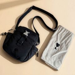 綺麗✨ami ブラック ショルダーバッグ ナイロン ブラック 牛革 クロス 