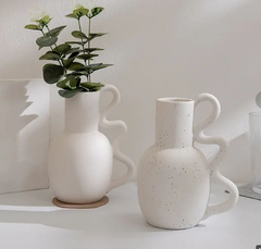 白いフロスト加工の耳花瓶フラワーベース フラワーポット  持ち手付き 個性的 かわいい アート ユニーク インテリア 装飾 リビング  モダン 北欧 白