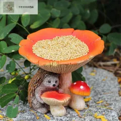 まぐれなハリネズミのきのこの樹脂の動物の置物の鳥の餌箱の飾り芝生のパティオや庭の の装飾のための