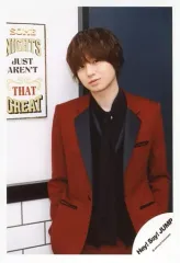 【中古】生写真(ジャニーズ) Hey! Say! JUMP/伊野尾慧/上半身・衣装赤・黒・両手下・首傾げ/DVDシングル「愛だけがすべて -What do you want?-」MV＆ジャケ写オフショット/公式生写真