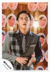 【中古】生写真(ジャニーズ) 関ジャニ∞/錦戸亮/上半身・衣装黒グレー・両手パー・目線上・口開け/「前向きスクリーム」PV/公式生写真