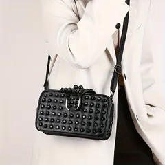 ショルダーバッグ 斜め掛け クラッチバッグ スタッズ リベット 黒 コンパクト 大容量 シンプル かっこいい カッコイイ おしゃれ オシャレ ゴージャス デート パーティー プレゼント JK 仕切り