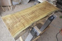 アウトレット キハダ(黄蘖)の一枚板 長さ約103cm 幅約40～44cm 厚さ約3.9cm DIY用 Z002