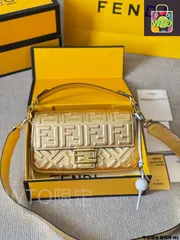 【本日限定特価】フェンディ バゲット ミディアムサイズ 25cm/17cm レザーバージョン チャーム付き[本日特価|新品未使用品]