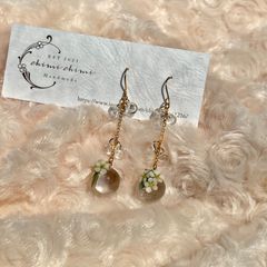 揺れる小手毬ボールピアス/３Dピアス/鈴丸ビーズロング