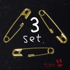 安全ピン フェイク ピアス。金色