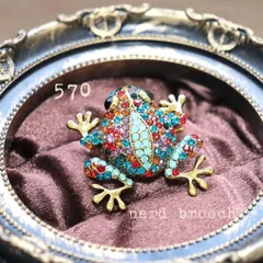 カラフルカエルのブローチ かわいい カジュアル 2way 新品 キラキラ ペンダントトップ 爬虫類 アンティーク調 ヴィンテージ調 生き物 NerD