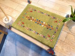 ペルシャ　ギャッベ　玄関マット小　ラグ　61.5x44.5cm　若草色 生命の木　パネル柄　NN19729