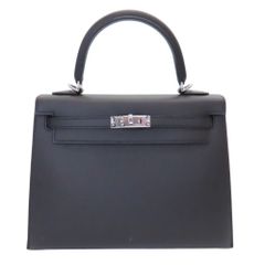 【中古】HERMES エルメス ケリー25 エプソン ブラック 黒 B刻印 2023年 シルバー金具 外縫い 2wayショルダー ハンドバッグ 保護シール付 未使用品 A2404851【無料ギフトラッピング承ります】