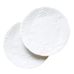 【数量限定】食洗機対応 電子レンジ温め 2枚セット レリーフ 日本製 かわいい ブドウ柄 ホワイト ギフトボックス付き 27cm ギフトギャラリー セット 1023-23369 皿 プレート NARUMI(ナルミ)