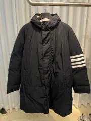 2025年最新】THOM BROWNE メンズ ダウンジャケットの人気アイテム