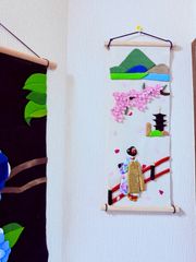 「春の舞妓さん散歩 〜桜咲く五重塔の風景〜【ちりめん細工の和風タペストリー】
