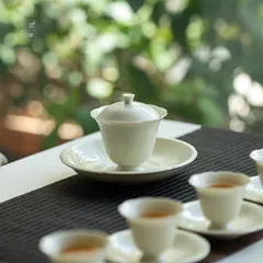 中国古美術・希少・旧蔵品 宋代 定窯 緑釉 花卉紋盤・皿・置物・茶道具・文房具 中国古美術・希少・旧蔵品 宋代 定窯 緑釉 花卉紋盤・皿・置物