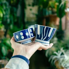 【水玉と 青の波を 受ける葉よ】𖣔 オリジナル食器鉢・プランター・2個セット 𖣔 ドット・ホワイト・ブルー・小型【美品 1点限り セット売り デスク テーブル 卓上 観葉 多肉 植物 青 白 植木 鉢 プランター ハンドメイド 陶器 磁器 昭和 レトロ】