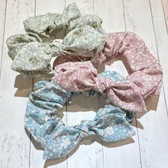 【小花柄うさ耳シュシュ首輪】猫首輪　シュシュ首輪　うさ耳シュシュ首輪　うさ耳　くすみ　くすみカラー　花　小花柄　母の日　春　爽やかグリーン　くすみピンク　可愛い首輪　猫　首輪猫　猫首輪鈴　鈴付き