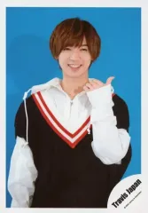 【中古】生写真(ジャニーズ) Travis Japan/七五三掛龍也/上半身・衣装黒.白・左手親指立て・背景青/「Travis Japan LIVE TOUR 2020 ENTER 1234567」グッズオフショット/公式生写真