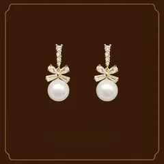 ラインストーン  リボンモチーフ パール イヤリング フォーマル 結婚式 痛くない　落ちにくい トレンド クリップ