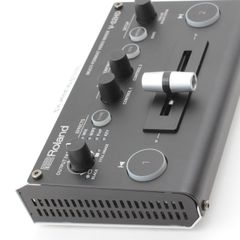 ROLAND V-02HD