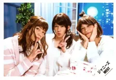 【中古】生写真(ジャニーズ) ジャニーズWEST/集合(3人)/横型・上半身・女装・衣装白・ピンク・重岡右手ピース・中間両手顔・小瀧口すぼめ/シングル「ホメチギリスト/傷だらけの愛」MV＆ジャケ写オフショット/公式生写真