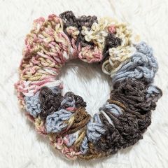 ♡ハンドメイド♡ヘアゴム シュシュ ヘアアクセサリー マーブル毛糸 毛糸 ボリューム 大きい 可愛い １点物 プレゼント グレー ブラウン ピンク マルチカラー