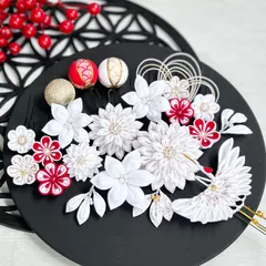 反物　生地　リメイク生地　丹後ちりめん　百合　銀ラメ　刺繍　絹100％ 薄グレー 反物 生地 リメイク生地 丹後ちりめん 百合 銀ラメ 刺繍 絹100％ 薄グレー