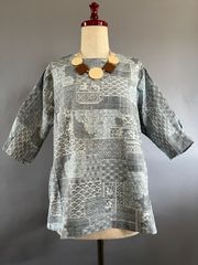 着物リメイク 紬 カットソー チュニック 花模様 和柄 ブルーグレー | Japanese Vintage Kimono Remake Blouse, Tops, flower pattern, blue-gray #2405-003