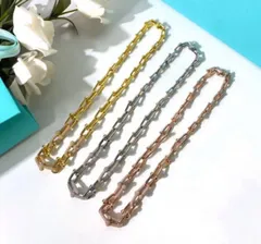 洗練された輝き ハードウェアチェーンネックレス／ユニセックス対応