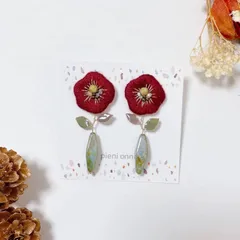 深紅のお花刺繍の一輪挿しピアス/イヤリング